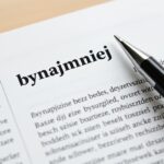 Słowo bynajmniej co to znaczy - definicja w słowniku języka polskiego